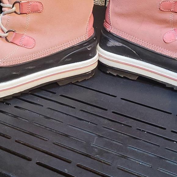 Thermolight  pink duck boot  faux fur accent - Picture 2 of 4